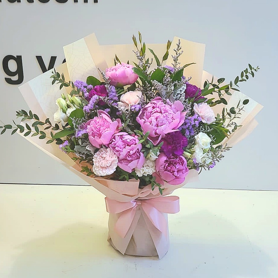 Peony and Carnation Bouquet (seasonal flower )May-Jun